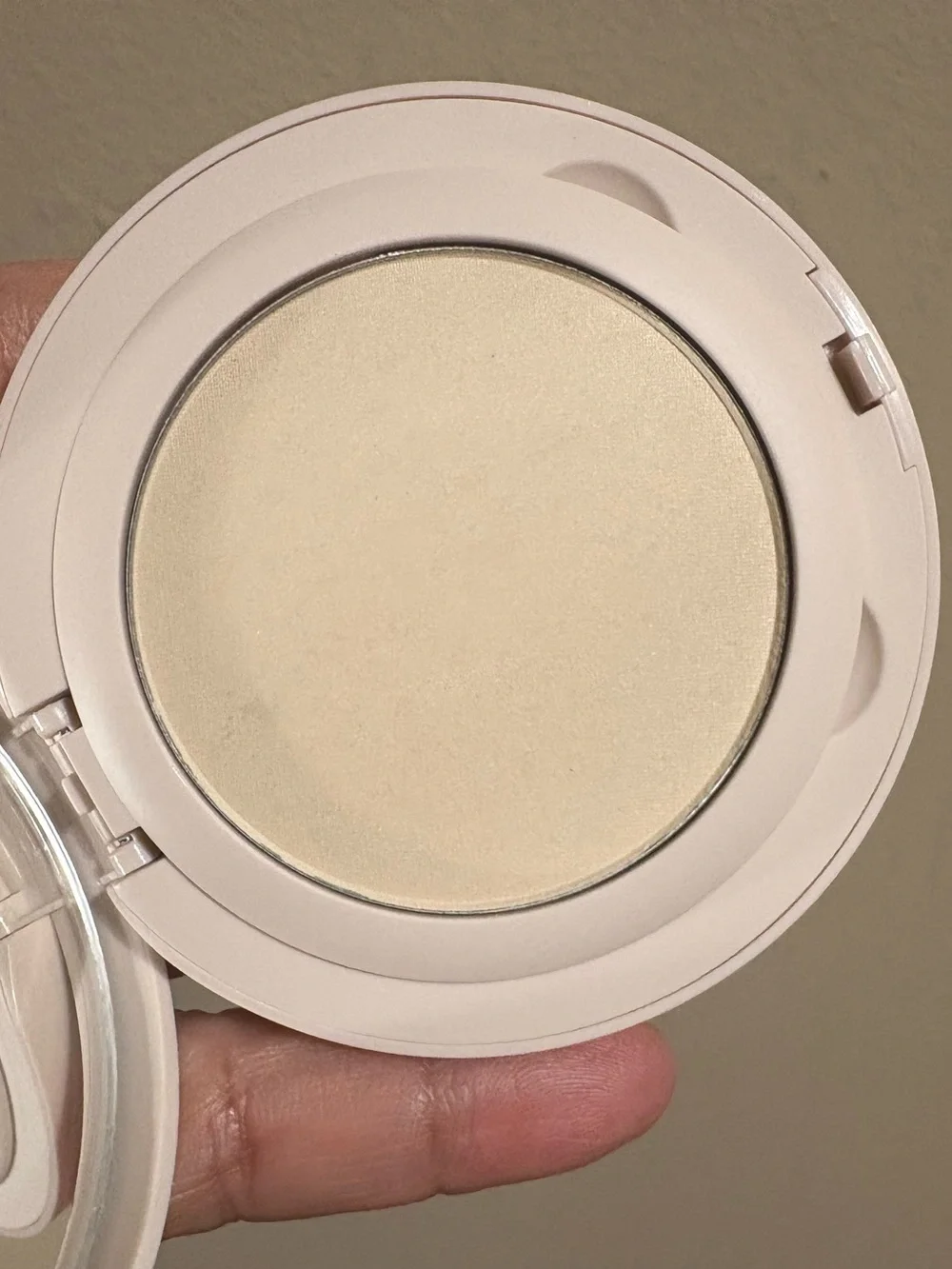 Laura Mercier Translucent Pressed Setting Powder -I used it once.